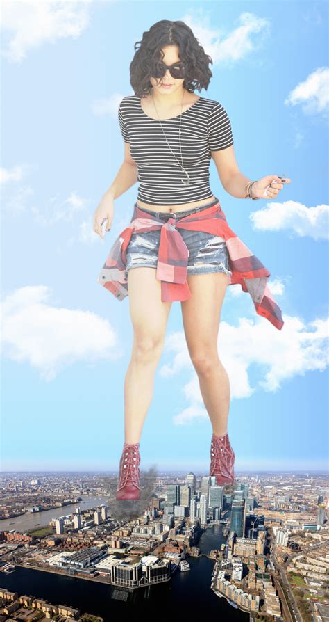 Giantess Vanessa in Bigger is way better — Видео .